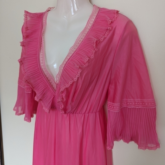 Vintage pink frilly nightgown dress small - Picture 3 of 11